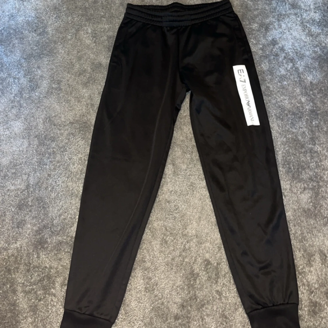 Svarta mjukisbyxor från Emporio Armani