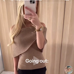 Adoore top  - Snygg Ivrea top från Adoore som är slutsåld. I toppen skick. Använt enbart 1 gång