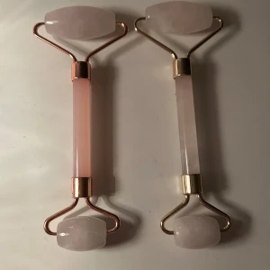 Jade roller - Aldrig använda, båda för 50kr💗