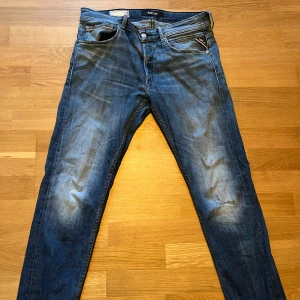 Replay jeans - Säljer nu ett par riktigt feta replay jeans! Har en slim passform enligt mig Priset går att diskutera 