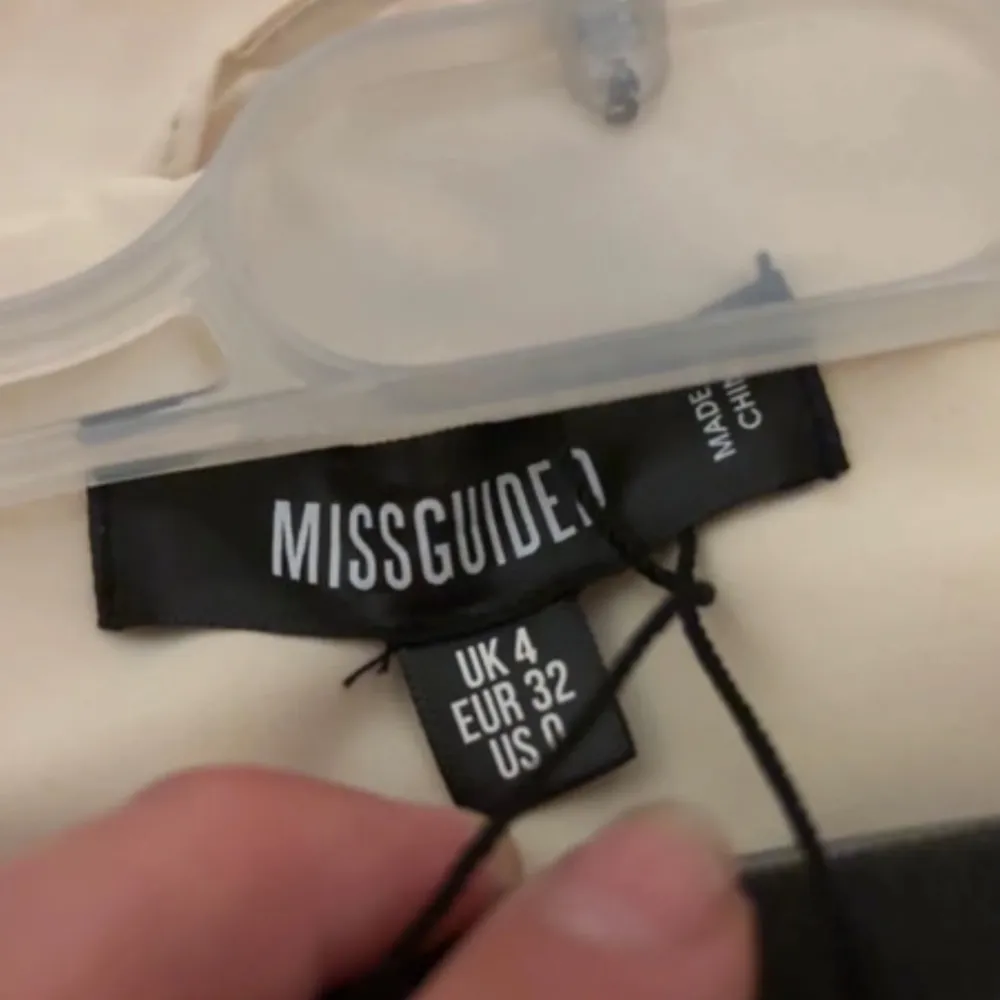 Väst från missguided. Knappt använd. . Jackor.