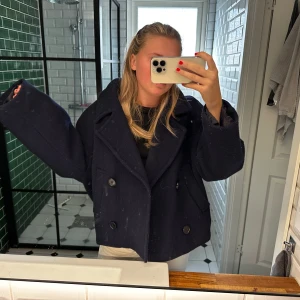 Kappa zara - Super fin varm kappa från zara! I en blå färg med en oversized fit, sjukt snygg men används tyvärr inte längre! 