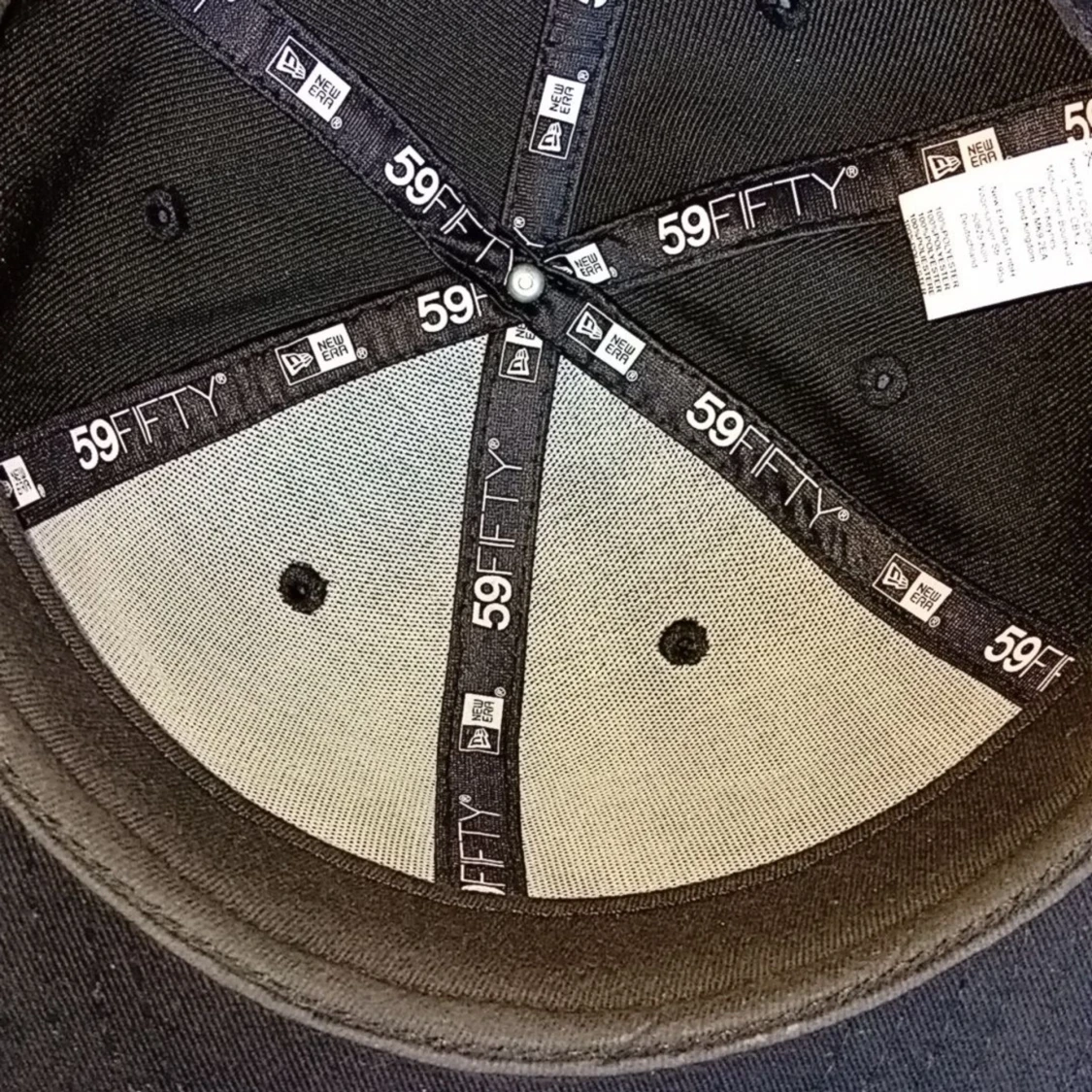 Svart keps från New Era - 90