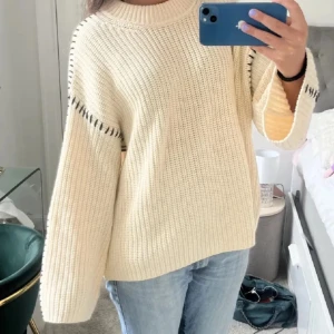 Slutsåld stickad tröja - Super snygg som är slutsåld!🥰🥰Endast använd en gång!!