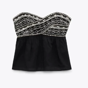Zara topp - Säljer min jättefina zara topp, endast använd en gång så i perfekt skick💗skriv privat för flera bilder, pris kan diskuteras vid snabb affär 