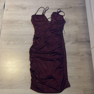 Klänning - Klänning 