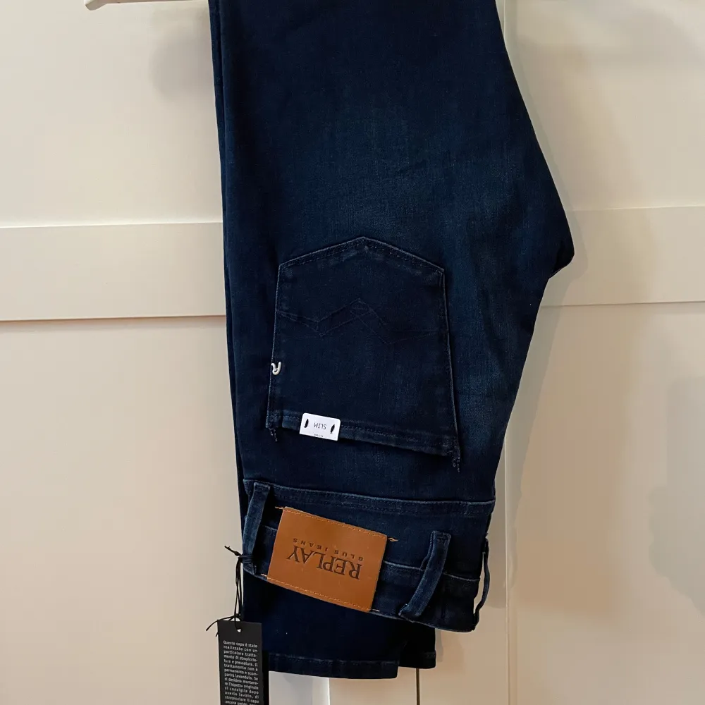 Nya Mörkblåa Replay jeans Nypris 1800 Priset är diskuterbart . Farkut & Housut.