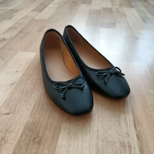 Oanvända ballerinaskor  - helt nya, var för sent med att returnera