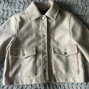 Kappa Zara - Fin kappa ifrån zara i mycket fint skick. I storlek xs