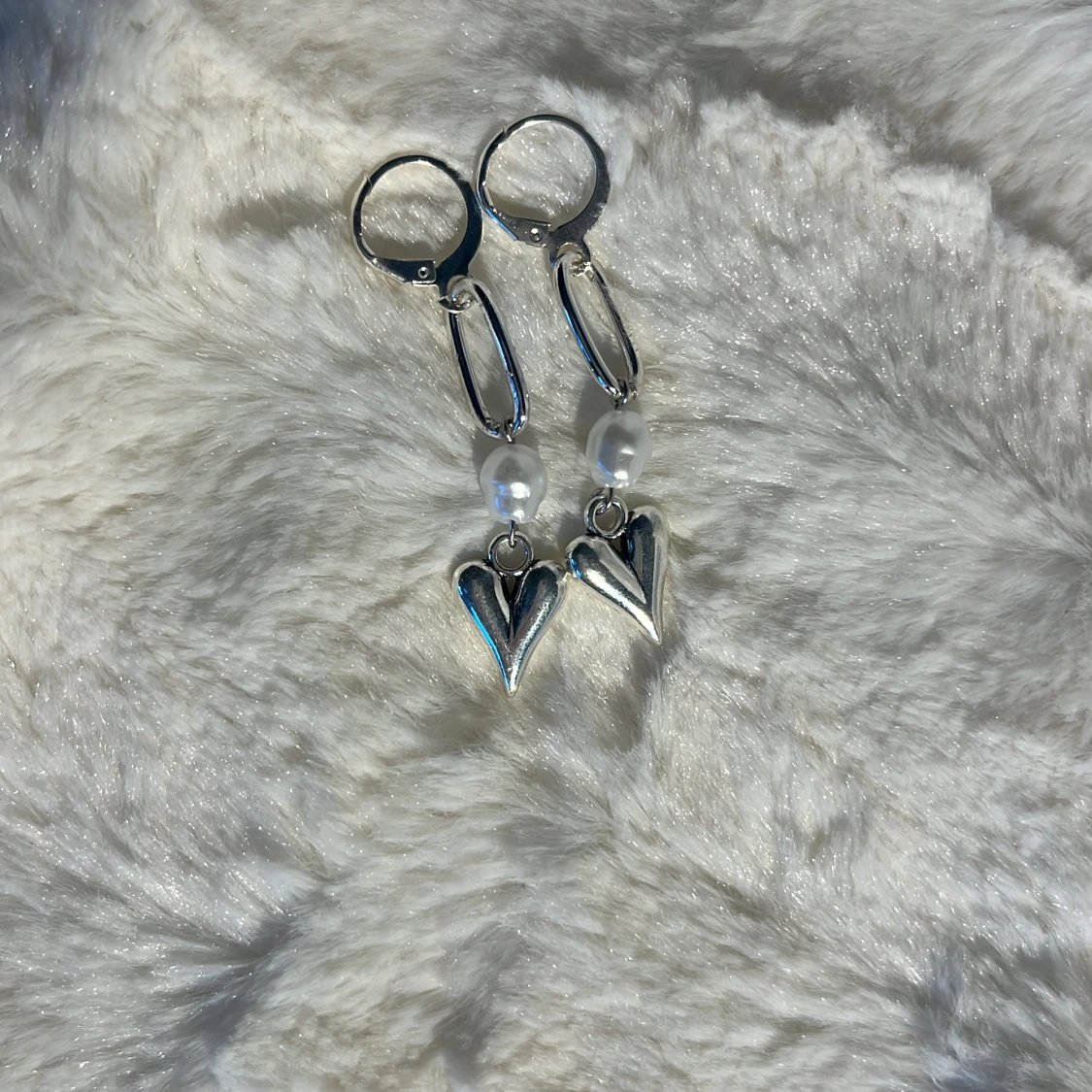 Fina långa hjärt örhängen 💗