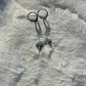 Fina långa hjärt örhängen 💗 - Hemmagjorda fina hjärt örhängen 💗