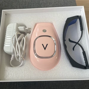 Aylima Skin IPL-Hårborttagningsenhet - https://www.apotea.se/aylima-skin-ipl-kit-blush?utm_source=google&utm_medium=cpc&utm_campaign=P%20-%20Shopping%20-%20NB%20-%20Manufacturers&utm_term=H%C3%A5rborttagning-rakning&gclid=EAIaIQobChMI68ye2MmSiQMVokSRBR38oQjZEAQYASABEgJZ1fD_BwE