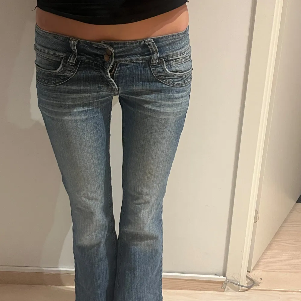 Jättesnygga Low waist jeans💗💗stretchigt material . Jeans & Byxor.