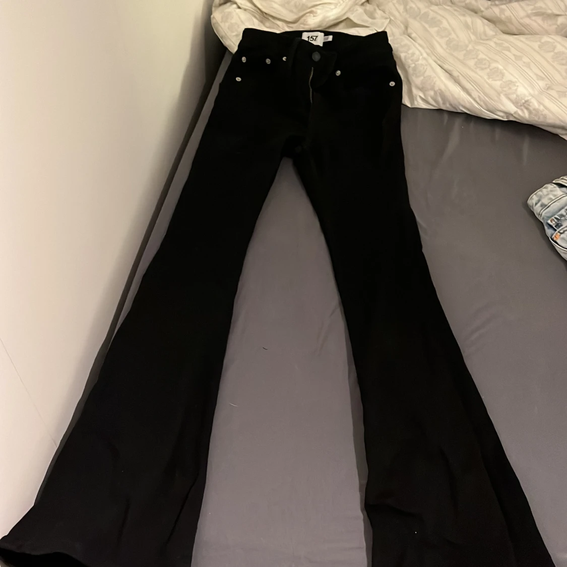 Svarta bootcut byxor