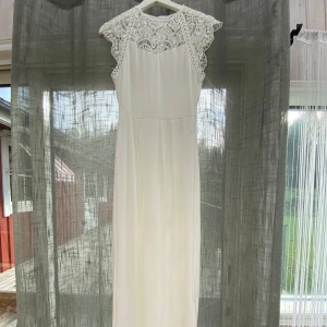 Underbar byxdress  - Säljer min fina byxdress. Säljer den då jag inte använt den mer än när jag provade på!  Oanvänd!!! 