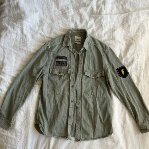 Overshirt - Har använts som vår/höst jacka eller inomhus på vintern 