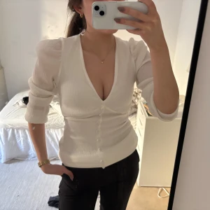Adoore liknande klänning  - Så fin men är för liten för mig. Endast använd en gång!!🤍🤍🤍🤍Går att använda som topp även, så elegant! pris kan diskuteras