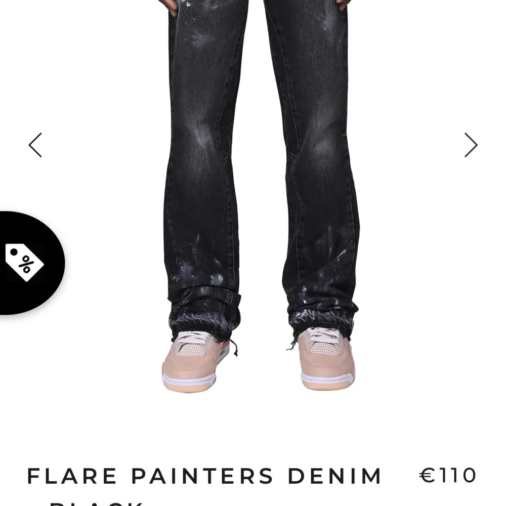 Snygga flared jeans. Storlek xs köpta från hemsidan aldrig använda bara provat. Kom vid frågor🤩. Jeans & Byxor.