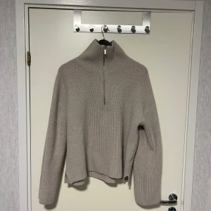 Tjocktröja  - Tjocktröja från HM. Bra skick.