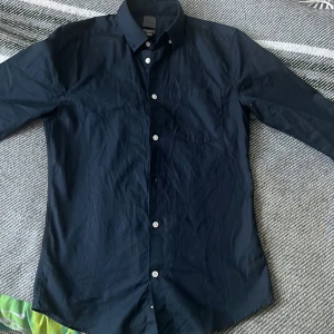 Skjorta blå - Blå skjorta. Ej använd. Pris kan diskuteras