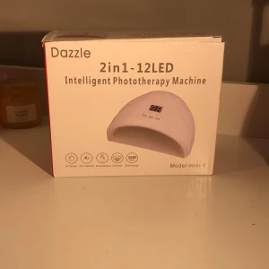 Uv lampa - Bra, köpt innan på Plick.säljer för att jag har två. Frakt ingår i priset💕