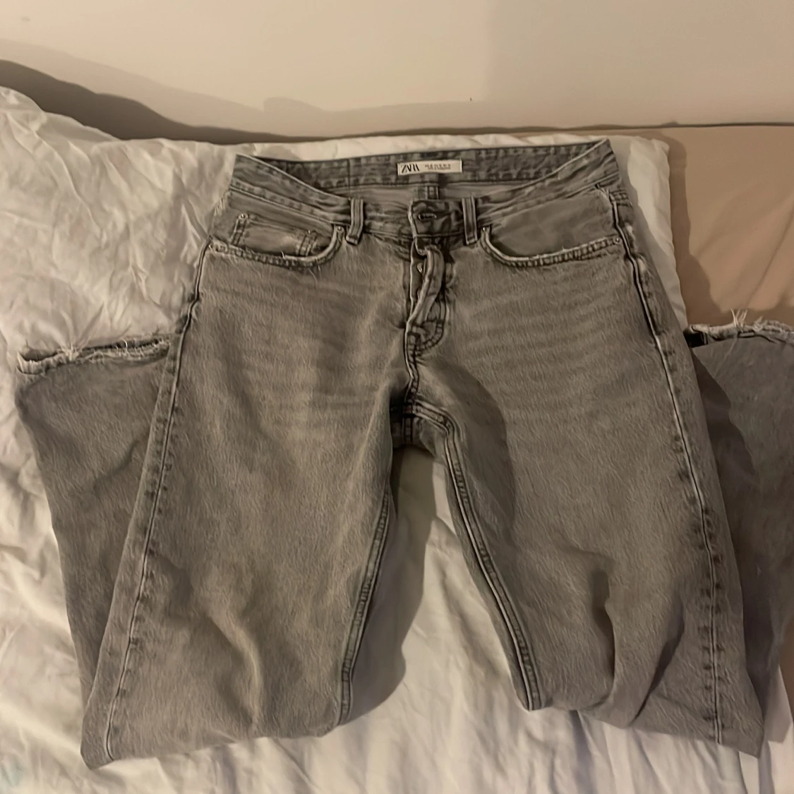 Grå jeans från Zara - 90