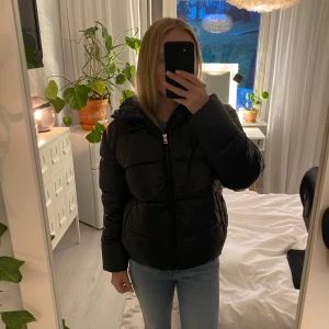 Vinter jacka - Jättefin men har så många jackor så därav säljer jag, använd 1-2 gånger så väldigt bra skick