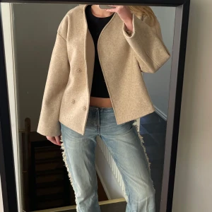 KAPPA!! - Säljer denna superfina höstkappan då den inte kommer till användning!🤎🤎den är i storlek m men skulle säga att den passar bra på mig som brukar ha storlek S!