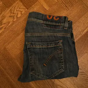 Säljer nu mitt par dondup jeans i storlek 30 som är i väldigt bra skick, vid någon fundering är det bara att skicka ett pm.