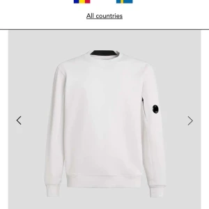 C.P. Tjocktröja - Varm, nytt skick, lite skrynklig men det går bort med en tvätt, zip fickan fungerar