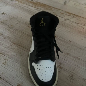 Jordans - Väldigt bra skick typ aldrig använda men dom är lite gula på sulan 