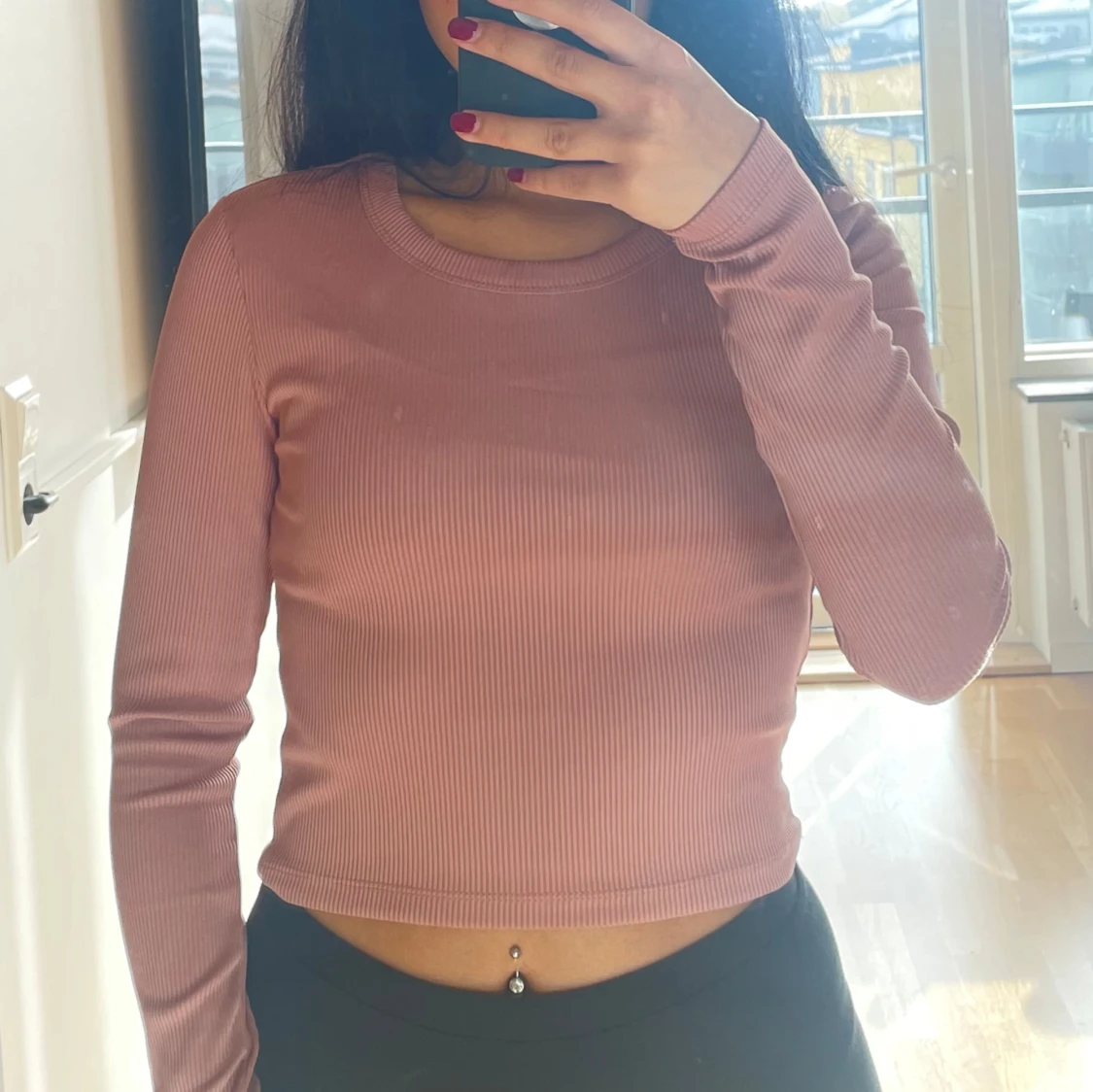 Rosa ribbad croppad tröja