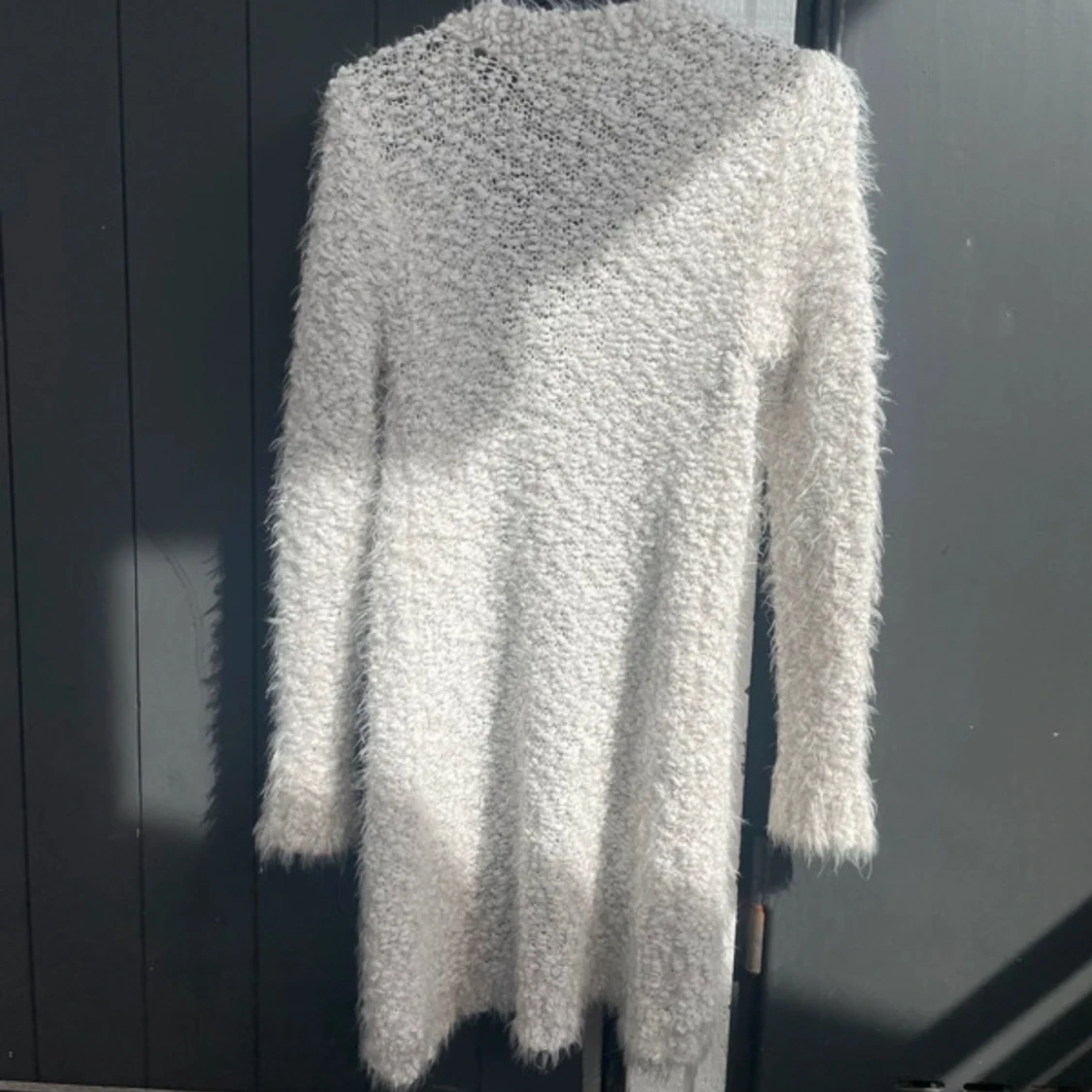 Vit fluffig kofta - 90