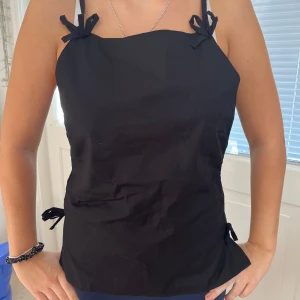 Svart festtopp  - Aldrig använd, prislapp kvar🖤