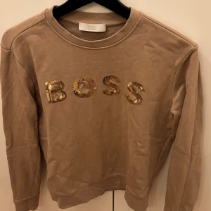 Tröja - Använd endast 1 gång  Storlek S Köpt på ROOM 1006