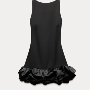 Zara byxklänning - Endast använd en gång, det är shorts under klänningen. Helt slutsåld på Hemsidan och butik!