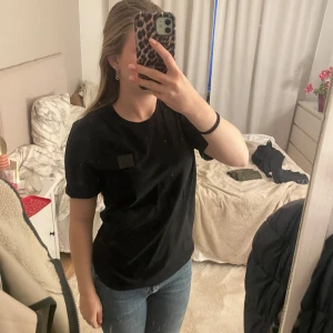 Peak performance t-shirt - Säljer min peak tröja som är i ny skick och knappt använd