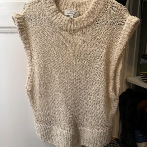 Stickad topp från & Other Stories - Stickad topp från & Other Stories i storlek M