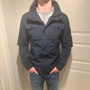 J.Lindeberg Field jacket  - Trendig j.lindeberg Field jacket! | Utmärkt skick finns nästan inga tecken på användning! | Storlek S. | Nypris runt 3-4 tusen! | Ställ gärna innan du köper!