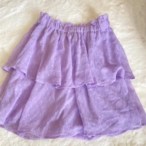 Lila volangkjol - Söt lila ljol från hm med volanger 💜