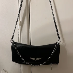 Zadig väska  - Den är inte använd mycket, den är fräsch och fin, den har mycket utrymme två fack. 