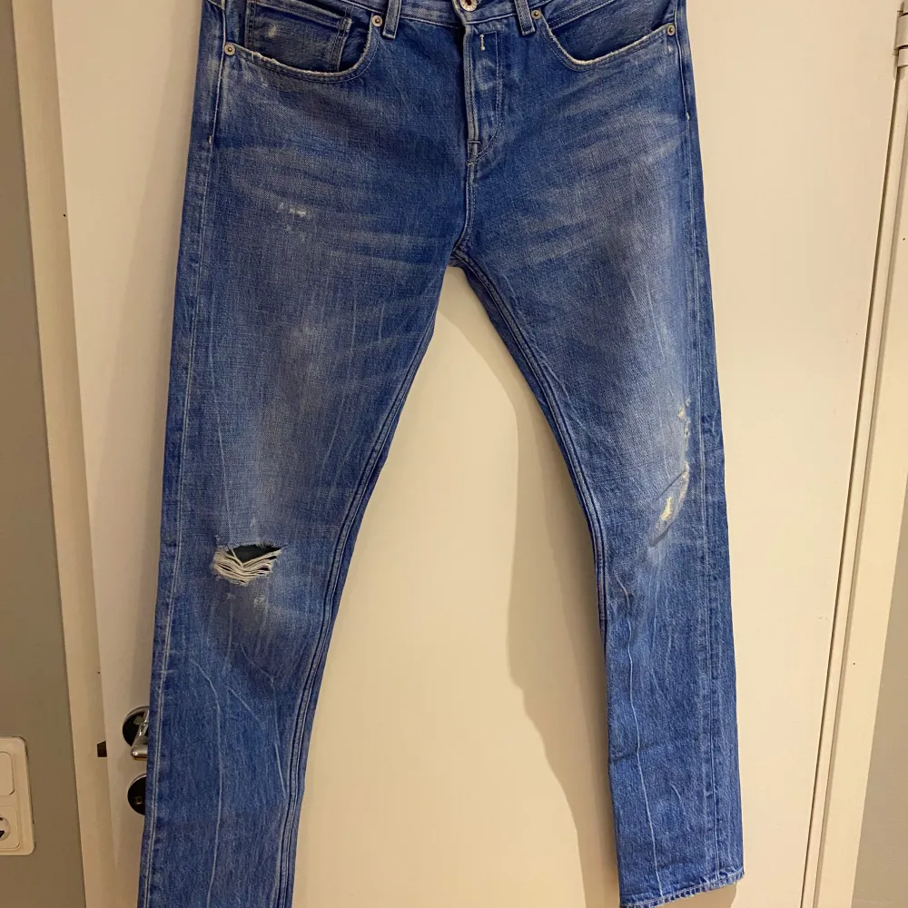 Snygga replay jeans. Har slitningar. Hör av er om pris . Jackor.