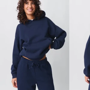 Gina hoodie  - Mörkblå oversize hoodie från Gina 💙 väldigt skön och knappt använd! Strl L 🥰