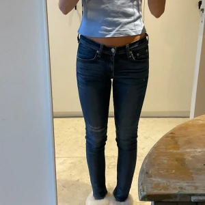 Low waist skinny jeans  - Bra skick 