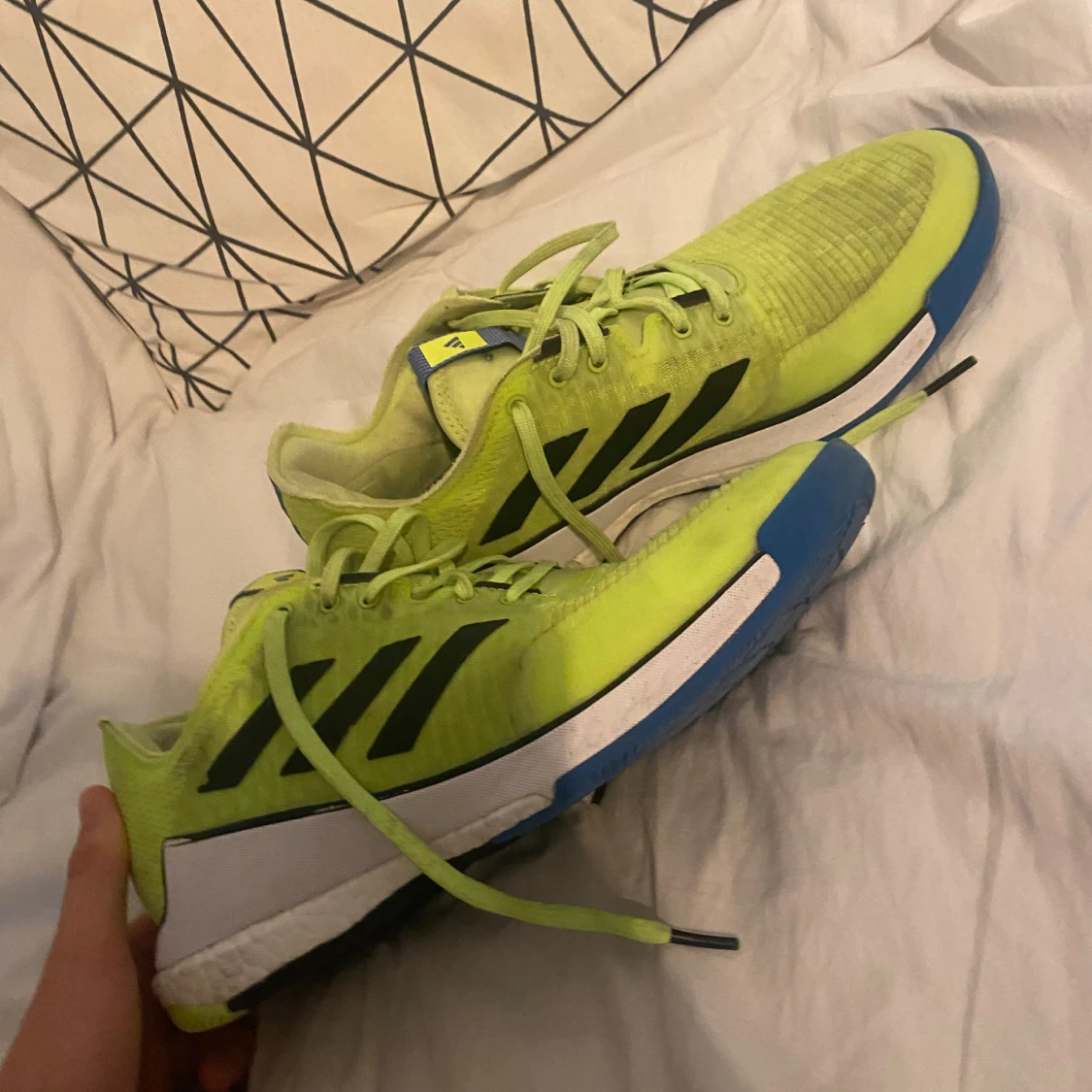 Adidas löparskor i neongrön och blå - 92