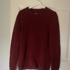 Massimo Dutti Stickad Tröja - Helt ny stickad tröja från Massimo Dutti,  Nypris: 999 kr Säljes för: 300 kr