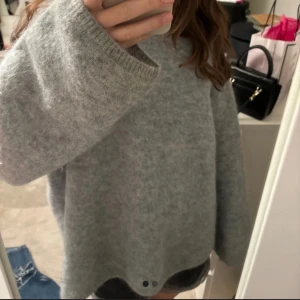 Stickad tröja  - Söt stickad🥰🥰🥰 (bilderna är ifrån min Vinted)