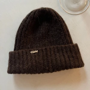 Mössa  - Säljer min bruna mössa från Carin Wester. Som ny❤️ jättemysig