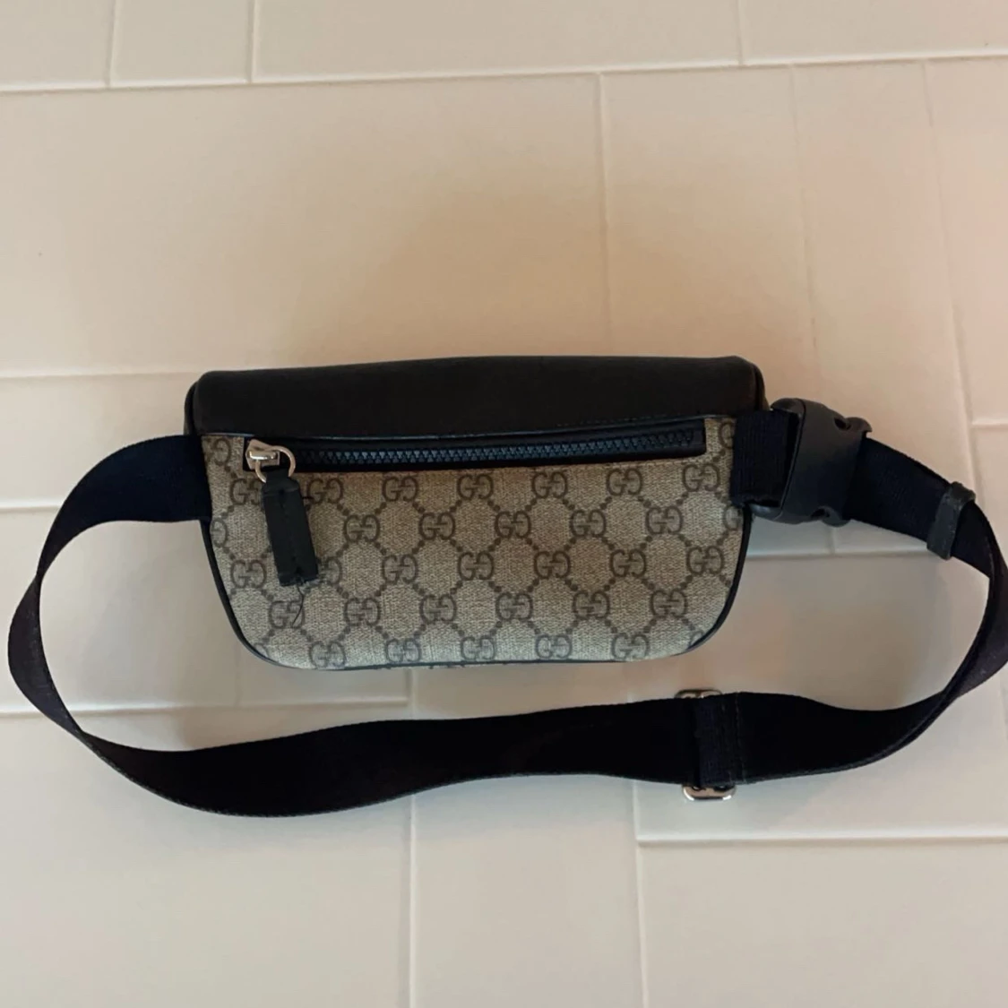 Gucci magväska med monogram - 90