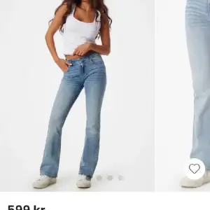 supersnygga bootcut jeans från bubbleroom, säljer då de endast har används vid två tillfällen (de är för långa för mig, samt tajta i midjan) 🥲 köpta i augusti, nypris 599kr 